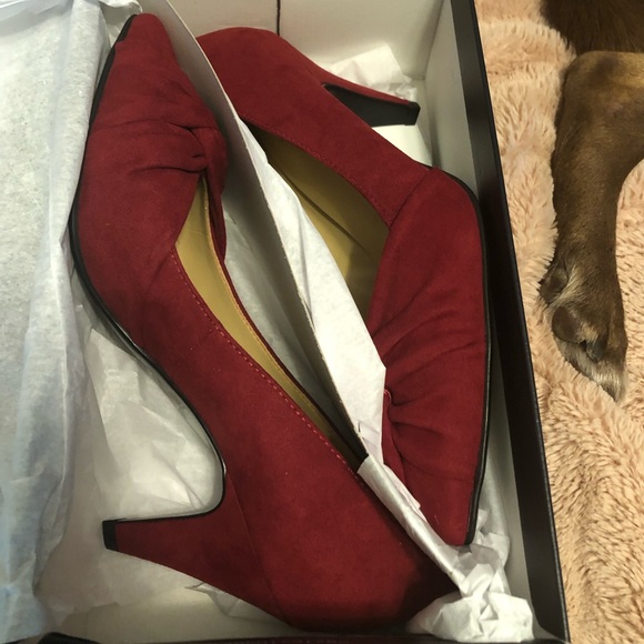naturalizer red heels